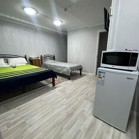 Ахметова 4 Daire Krasnoye Pole Dış mekan fotoğraf